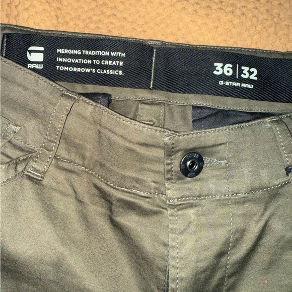 Men's Olive Cargo Pants - Picture 3 of 4